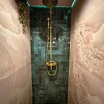 Golden Fish In Jungle Jacuzzi Sauna * サラエヴォ