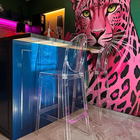 Golden Fish In Jungle Jacuzzi Sauna Apartment *