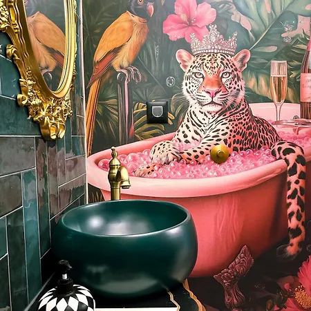 Golden Fish In Jungle Jacuzzi Sauna Lejlighed *