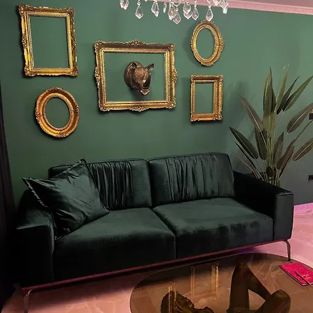 Apartment Golden Fish In Jungle Jacuzzi Sauna