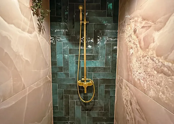 Golden Fish In Jungle Jacuzzi Sauna * Szarajevó