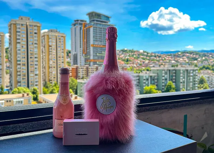 Golden Fish In Jungle Jacuzzi Sauna Apartman *