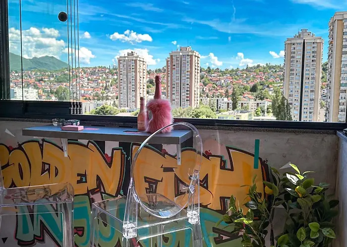 Golden Fish In Jungle Jacuzzi Sauna Apartman