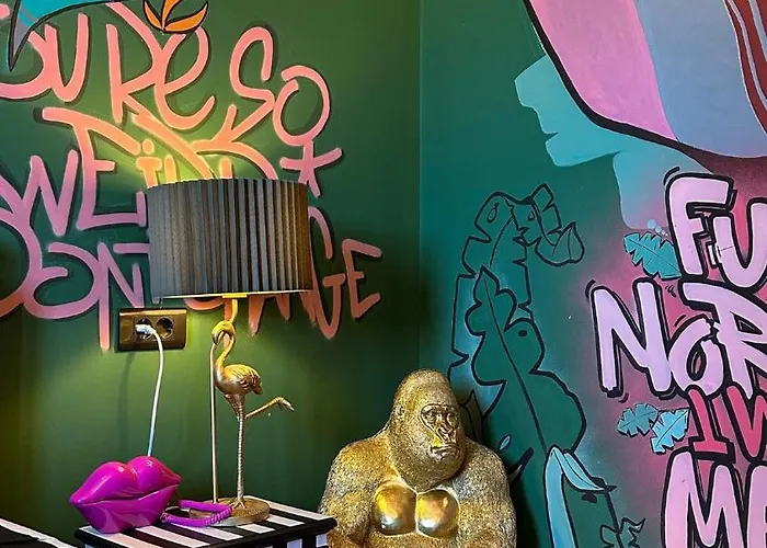 Golden Fish In Jungle Jacuzzi Sauna Apartman *